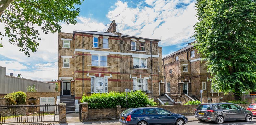 split over two floors with 5 double bedrooms and a modern finish Hillmarton Road, Islington